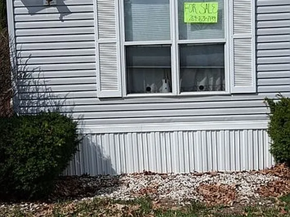 831 N Pontiac Trl #37, Walled Lake, MI 48390