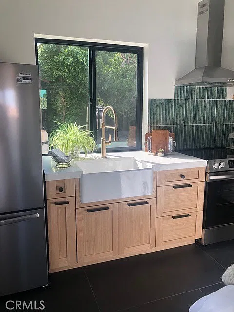 Studio, 500 sqft, $2,500 — Photo 3