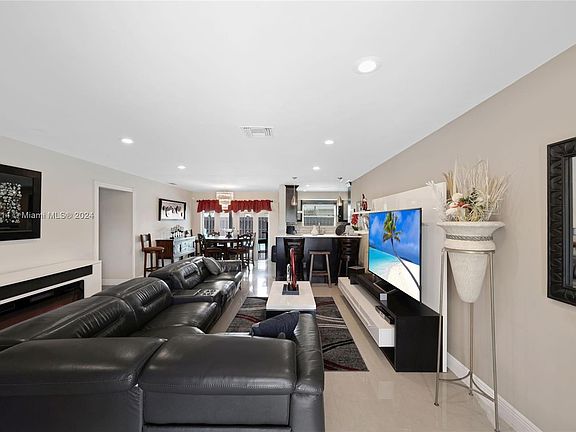 5th image of 11391 NW 40th Pl