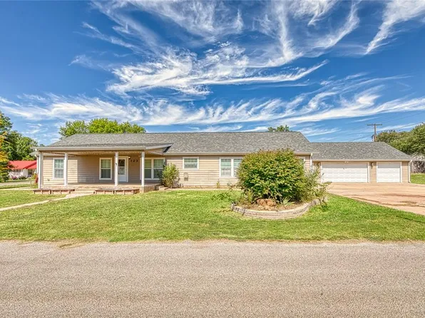 123 W Grand Ave, Sayre, OK 73662