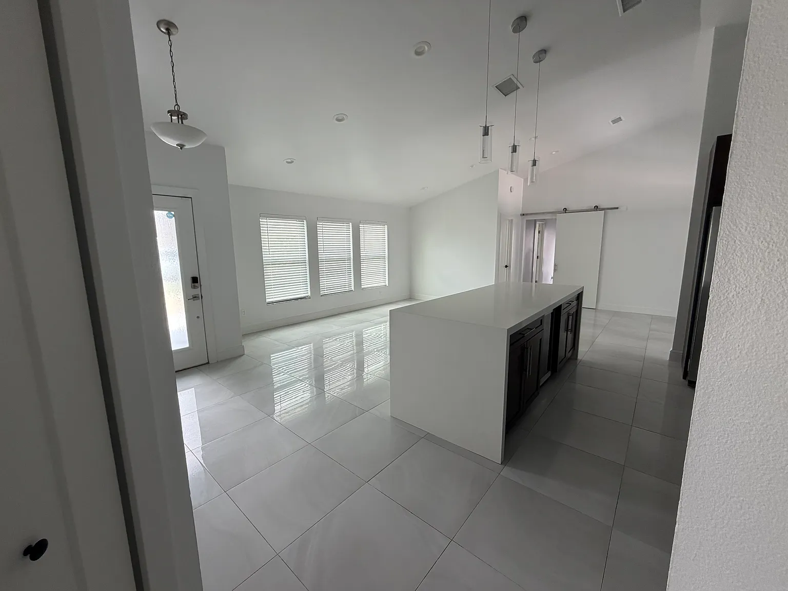 4 bed, 2000 sqft, $3,200 — Photo 4