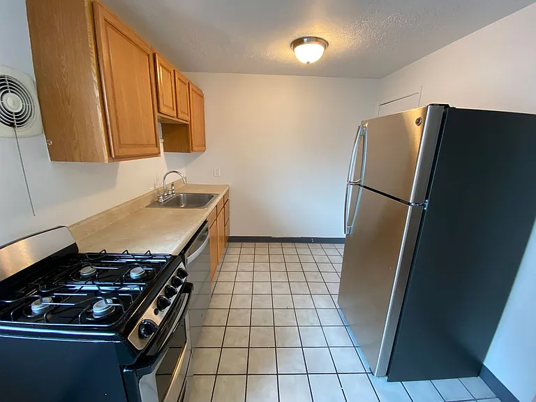 W 10th Ave 39-41 BSS — Photo 17