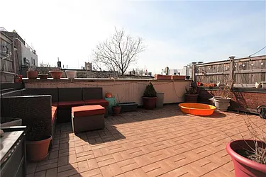 Rented by R New York