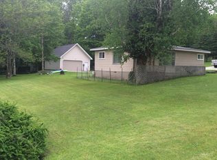 8260 Leecrest Blvd, Onekama, MI 49675