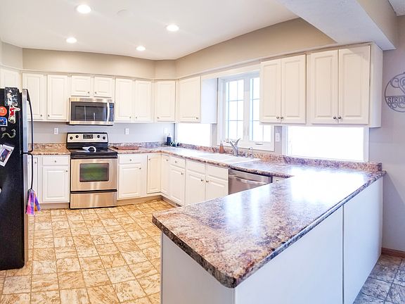 3rd image of 8224 Stockwell St