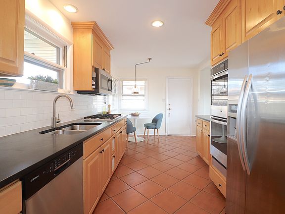 4th image of 2817 Birchwood Ave
