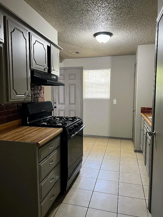 4 bed, 1.5 bath, 1428 sqft, $1,340 — Photo 4