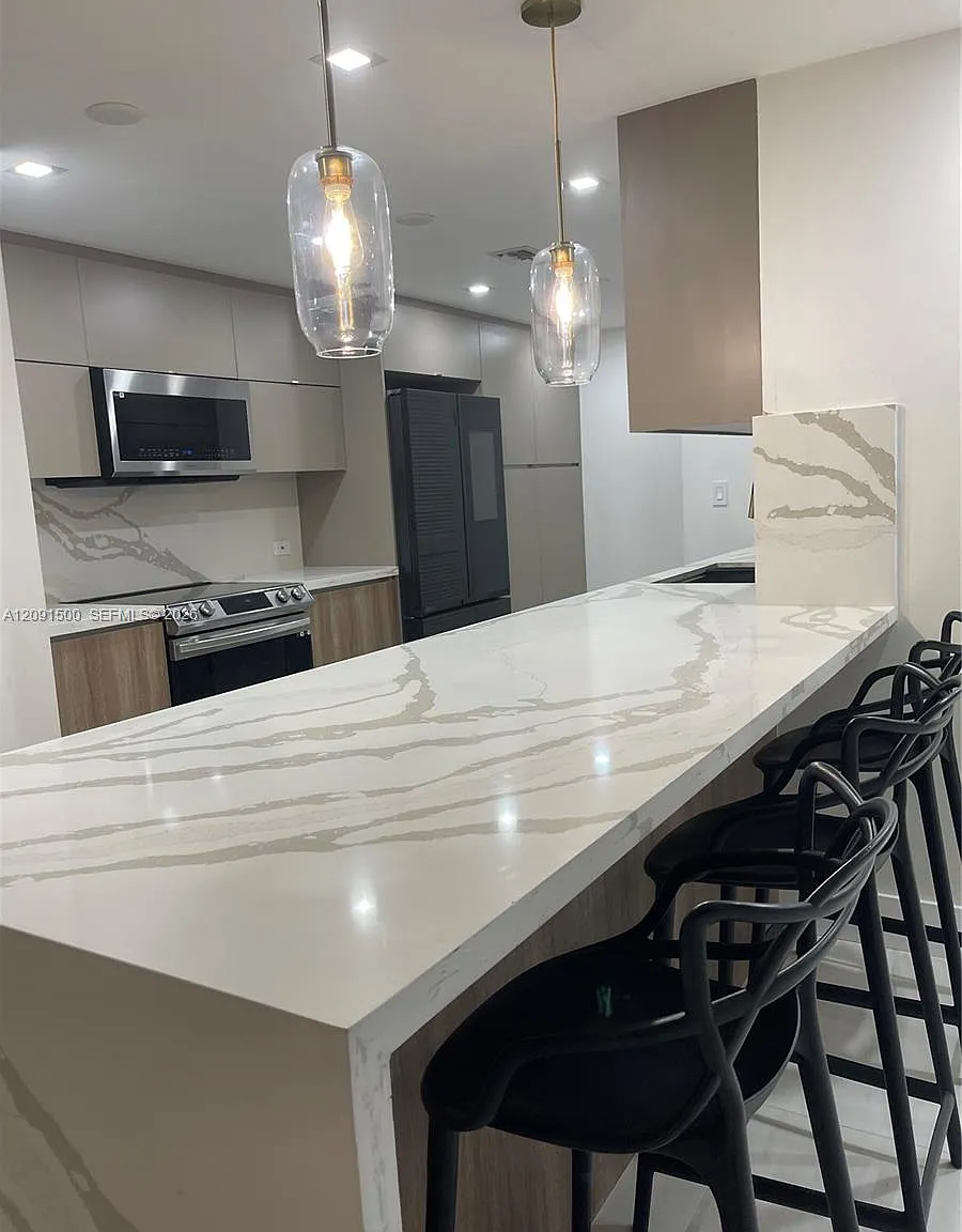 Eastside At Aventura Cond — Photo 2