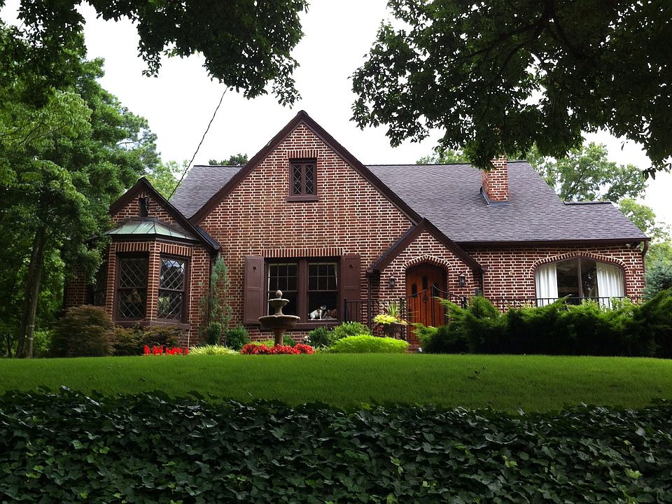 1st image of 665 E Morningside Dr NE
