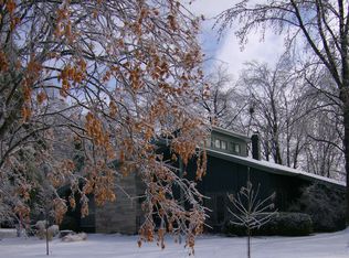 2423 Carriage Ln, Charleston, IL 61920