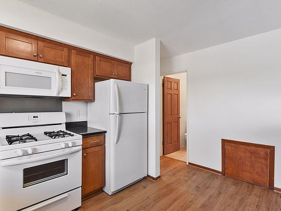 5th image of 2401 Hampshire Ave S APT 102