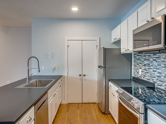 5th image of 4108 Office Pkwy APT 221