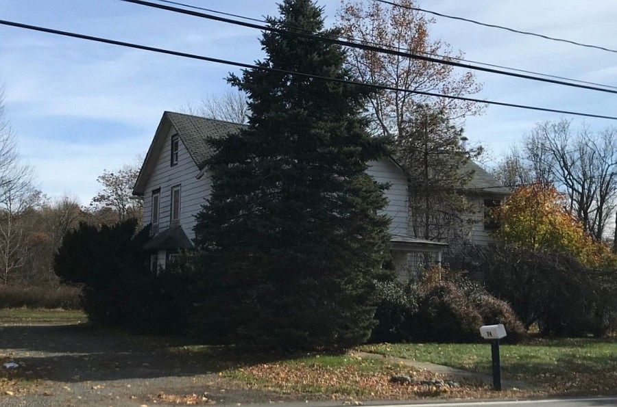 2nd image of 74 River Rd