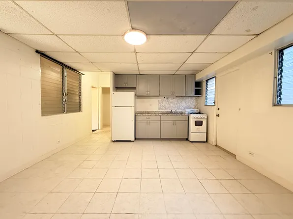 1731 Democrat St APT 9, Honolulu, HI 96819