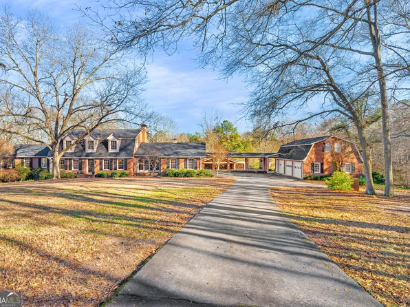 70 Lakeshore Dr, Hartwell, GA 30643