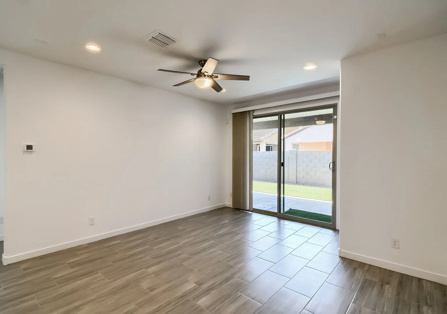 3 Bedroom single family home in Glendale — Photo 3