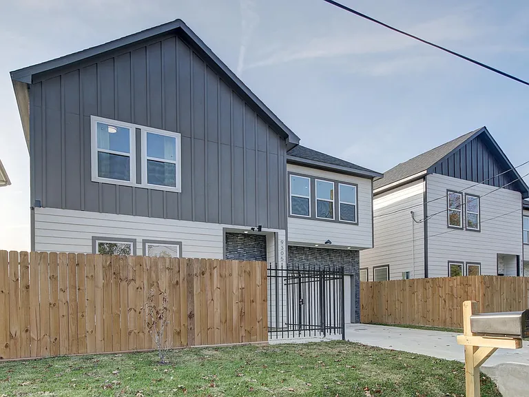 9305 Tower St — Photo 17