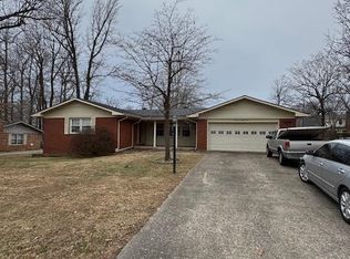 1727 Forest Acres Dr, Madisonville, KY 42431