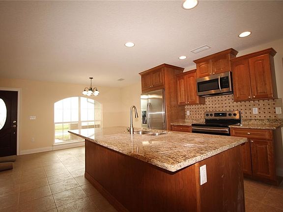 5th image of 641 W Lakeshore Dr