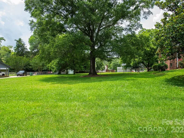 1224 Manchester Ln, Charlotte, NC 28227