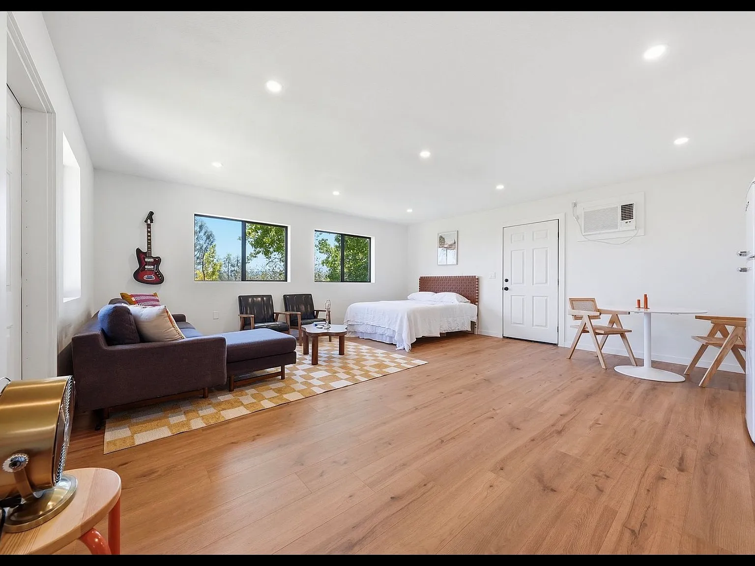 Studio, 400 sqft, $1,400 — Photo 4