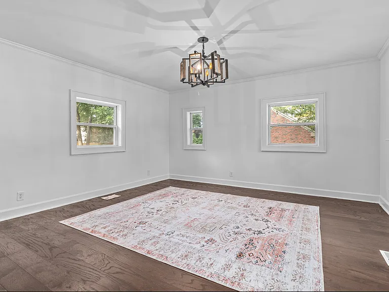 1020 W Matthews Ave — Photo 30