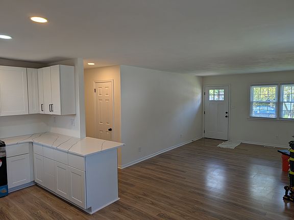 3rd image of 1701 Richmond Ave