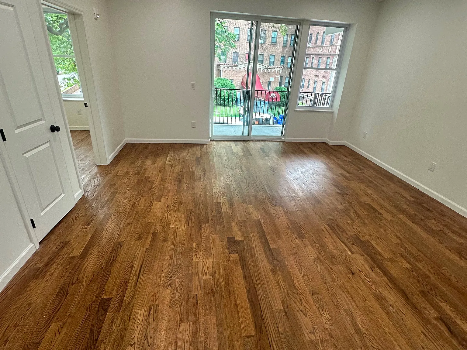 4 bed, $3,000 — Photo 1