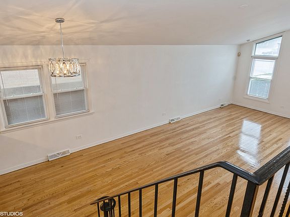 3rd image of 14931 Lincoln Ave