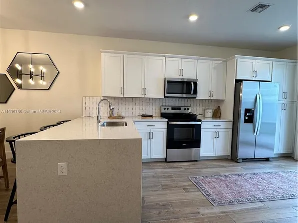 17189 SW 1st St, Pembroke Pines, FL 33027