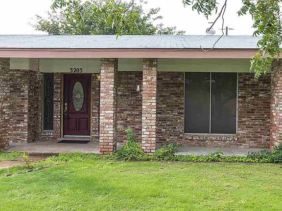 2nd image of 3205 Fairway Dr