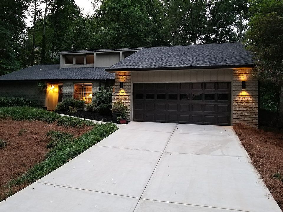 2nd image of 260 Fall Creek Trce