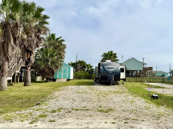 108 N Mae Cir, Crystal Beach, TX 77650
