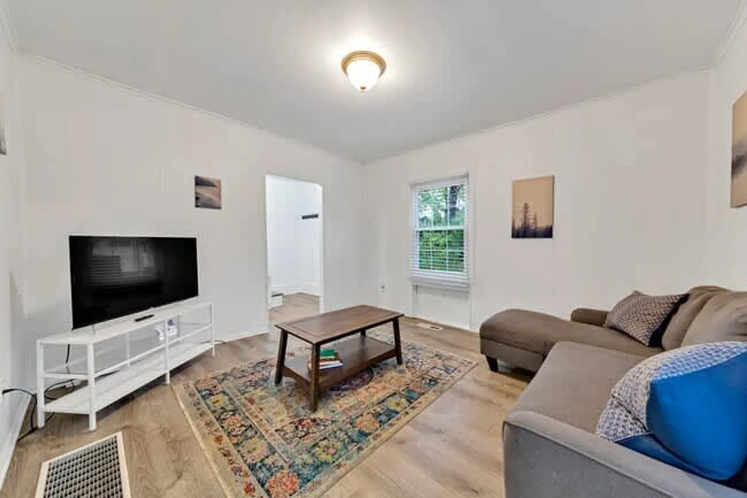 2 bed, 1.0 bath, 807 sqft, $2,774 — Photo 2