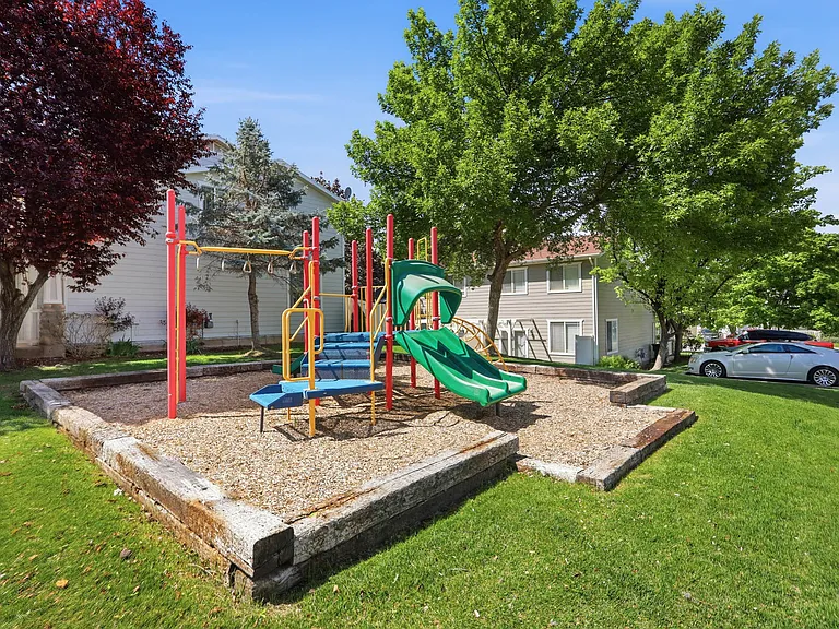 140 Bamberger Rd — Photo 32