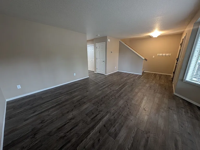 7302 Hayworth Ave NE — Photo 4