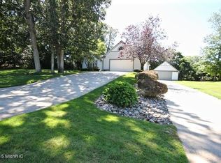 14843 152nd Ave, Grand Haven, MI 49417