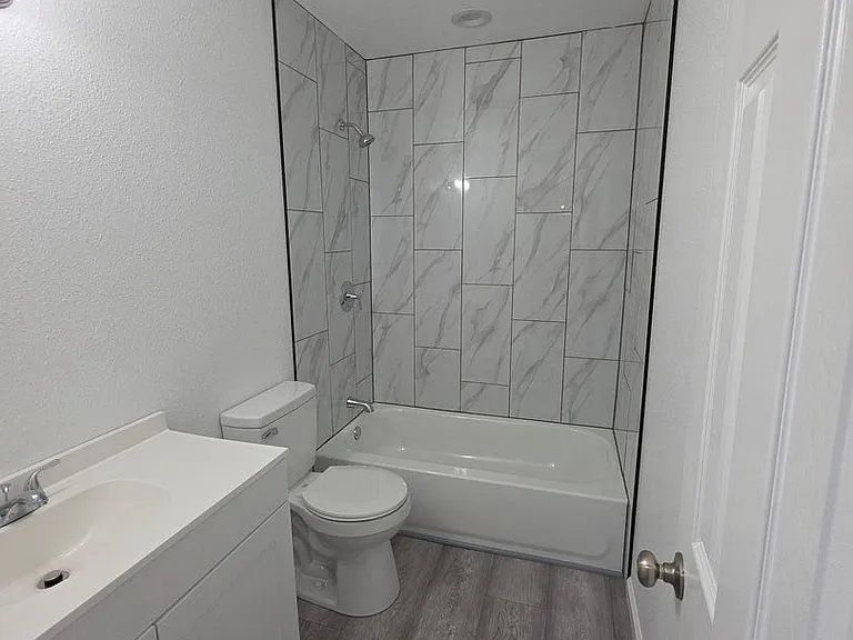 1300-1306 N Greenwich Ave — Photo 13