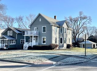 204 2nd St APT 1, Libertyville, IL
