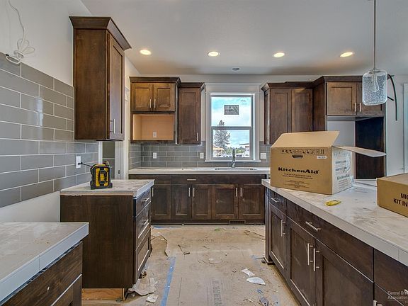 2nd image of 20674 SE Cougar Peak Dr