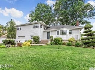 204 Wyngate Dr, Massapequa, NY 11758