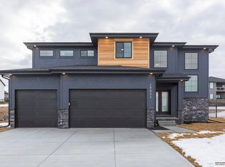 19011 Sycamore Dr, Gretna, NE 68028