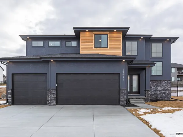 19011 Sycamore Dr, Gretna, NE 68028