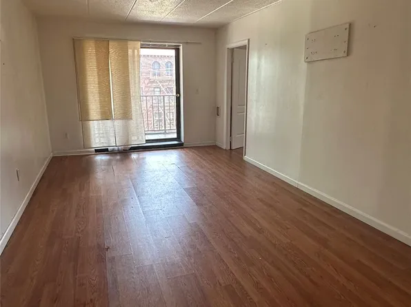 42-42 Union St #4C, Flushing, NY 11355