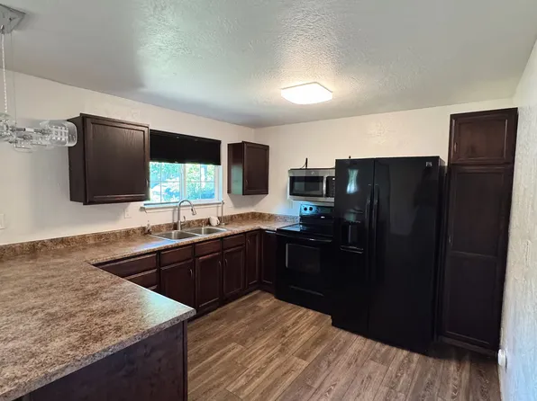 1929 Parkwood Ave, Central Pt, OR 97502