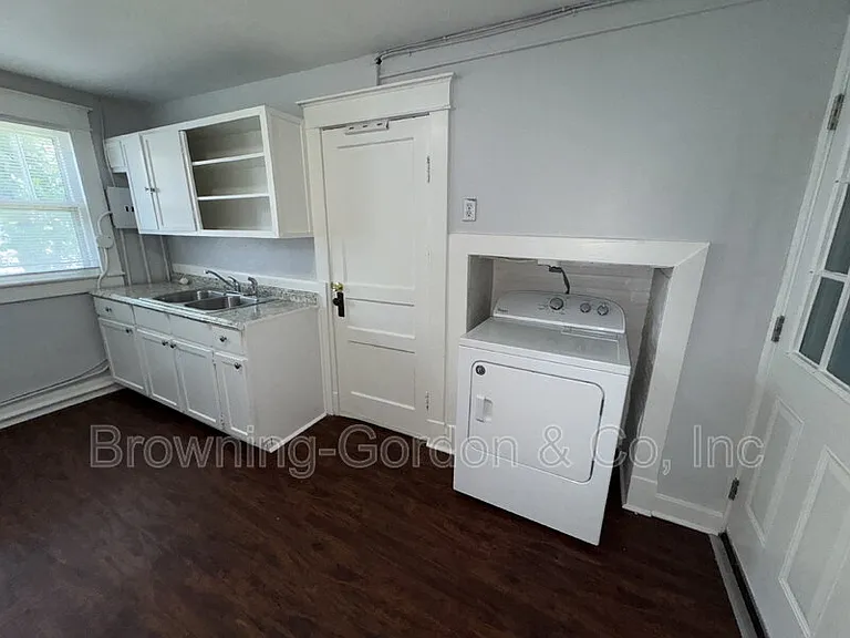 1517B Bernard Ave — Photo 5