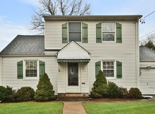 21 Cottage Ln, Clifton, NJ 07012