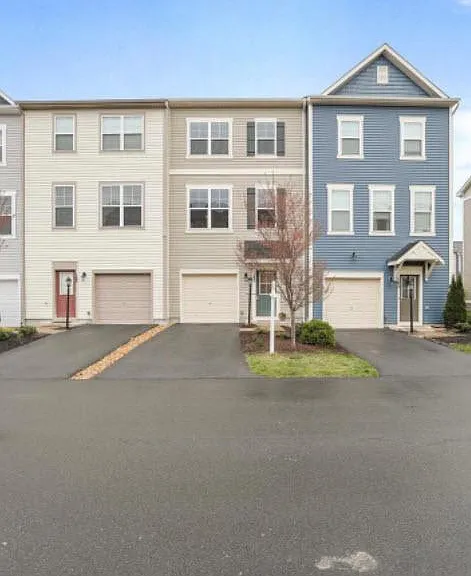 105 Pintangle Ct — Photo 2