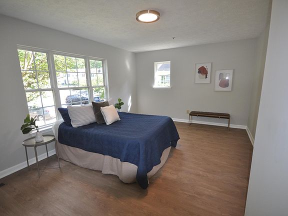4th image of 315 Woodland Green Ct