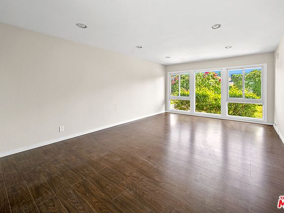 4th image of 6730 Nevada Ave